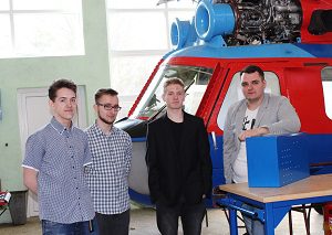 Na zdjęciu autorzy wynalazku - uczniowie II i III klasy Powiatowego Centrum Edukacji Zawodowej w Świdniku / fot. PCEZ.